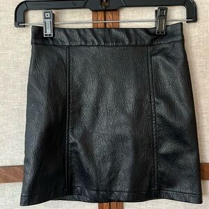 Art Class Faux Leather Skirt - M 7/8